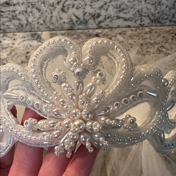Vintage ivory Beaded tiara/veil - Picture 2 of 10